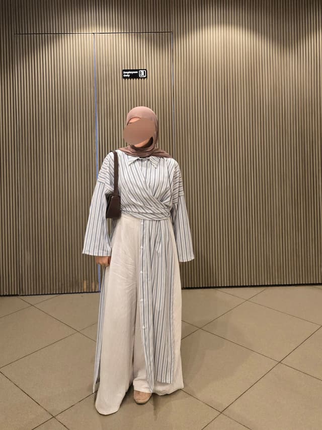 قمصان وبلوزات